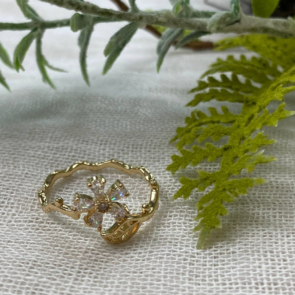 Flower Ring Adjustable One Size Womens Wrap Cuff Rhinestone Daisy Gold tone New - Picture 4 of 9